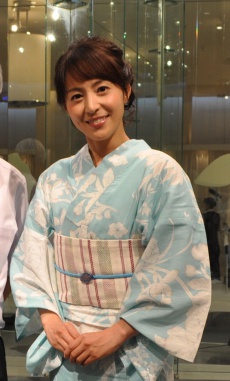 涼しげな浴衣姿の木内晶子さん