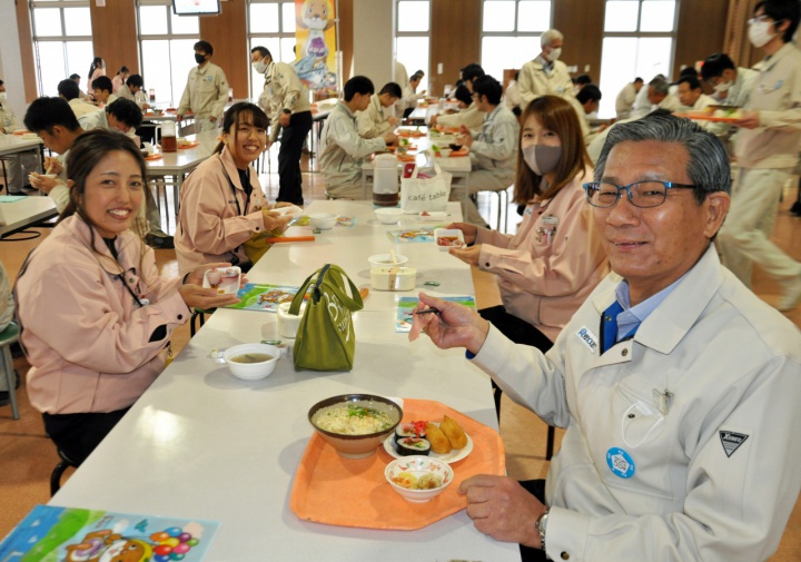 ぶりのお刺身、牡蠣汁に満悦！