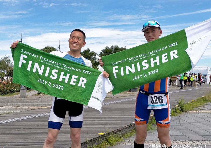 フィニッシュ後の篠崎選手（左）と多田選手（右）