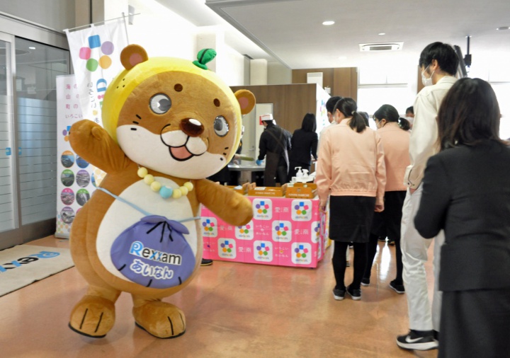 なーしくんが「牡蠣汁」をPR