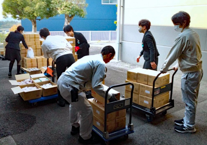 備蓄保存食の配布