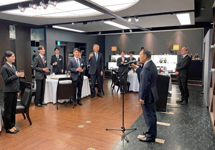 住田副社長による乾杯の様子